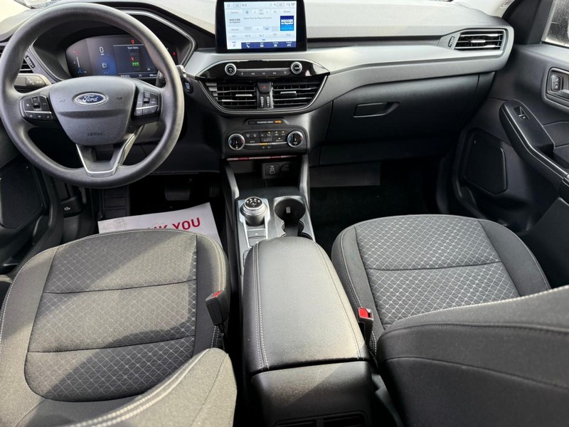 Ford Escape Vehicle Full-screen Gallery Image 17