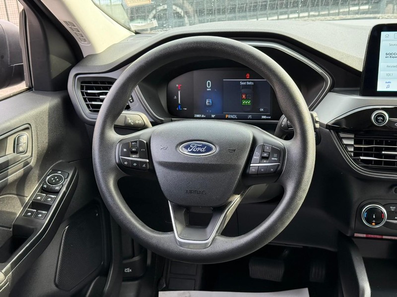 Ford Escape Vehicle Full-screen Gallery Image 18