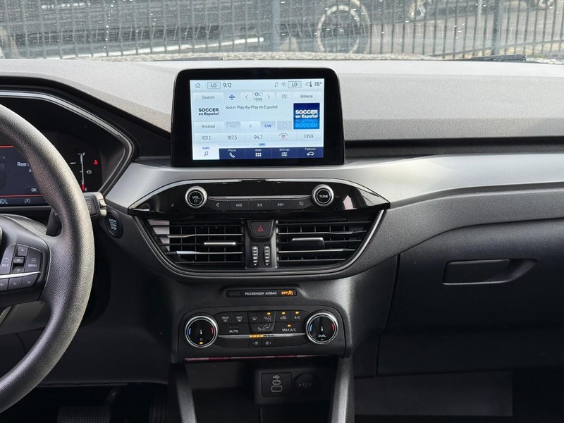 Ford Escape Vehicle Full-screen Gallery Image 19