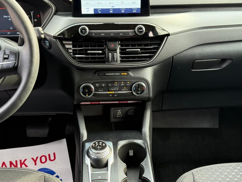 Ford Escape Vehicle Full-screen Gallery Image 20