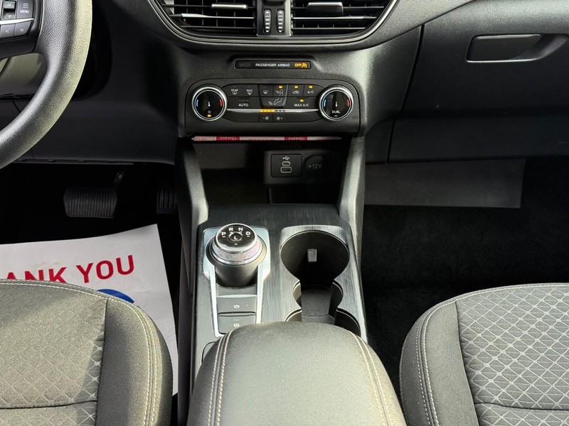 Ford Escape Vehicle Full-screen Gallery Image 21