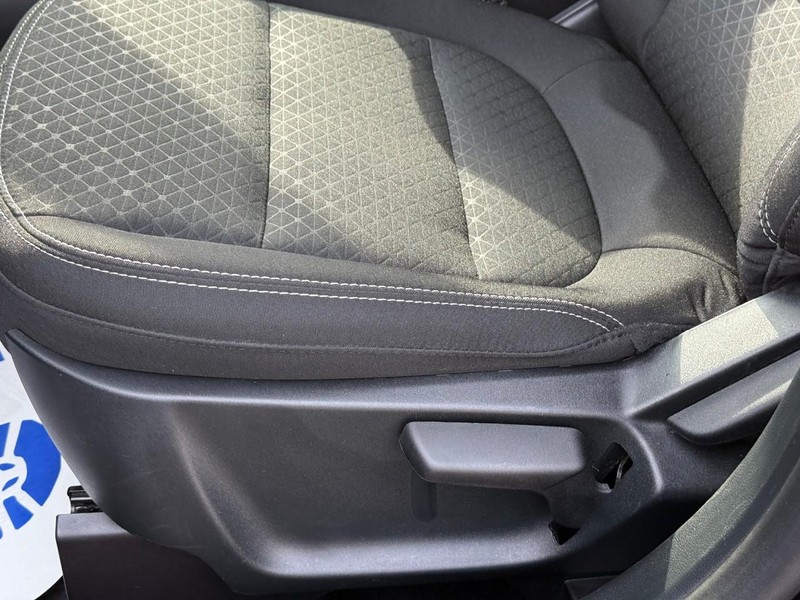 Ford Escape Vehicle Full-screen Gallery Image 24