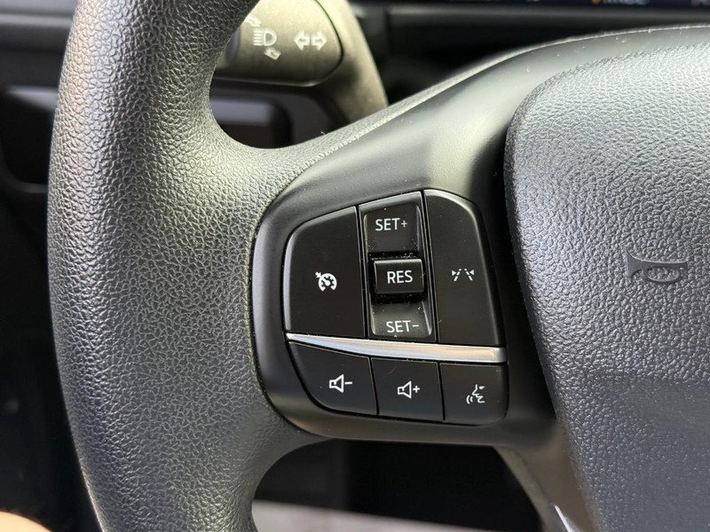 Ford Escape Vehicle Full-screen Gallery Image 25