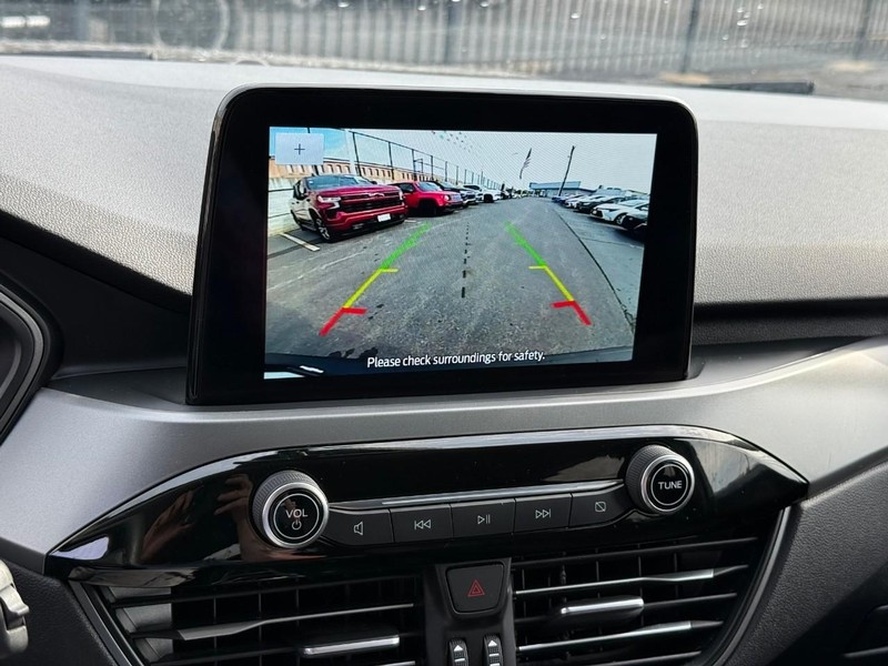 Ford Escape Vehicle Full-screen Gallery Image 29