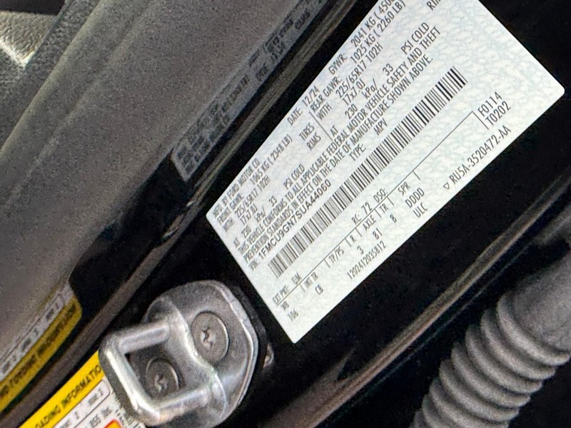 Ford Escape Vehicle Full-screen Gallery Image 30