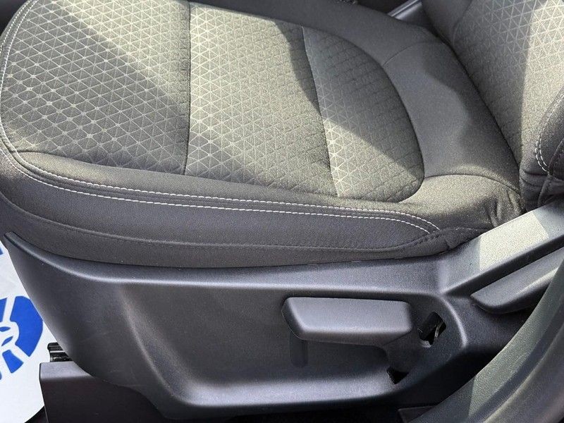 Ford Escape Vehicle Full-screen Gallery Image 33