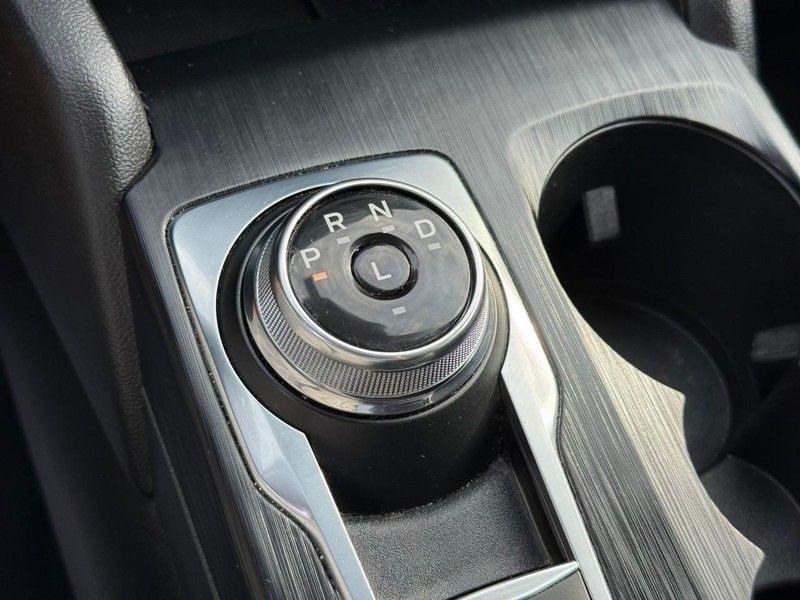 Ford Escape Vehicle Full-screen Gallery Image 37