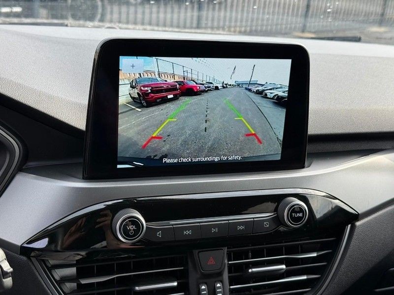 Ford Escape Vehicle Full-screen Gallery Image 38