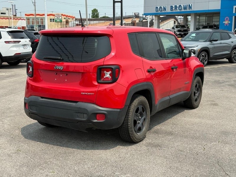 Jeep Renegade Vehicle Full-screen Gallery Image 4