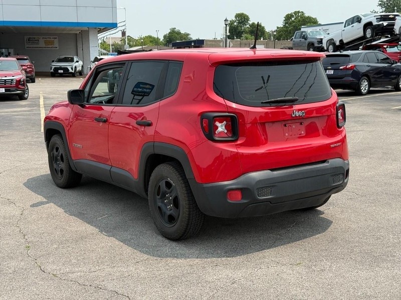 Jeep Renegade Vehicle Full-screen Gallery Image 6