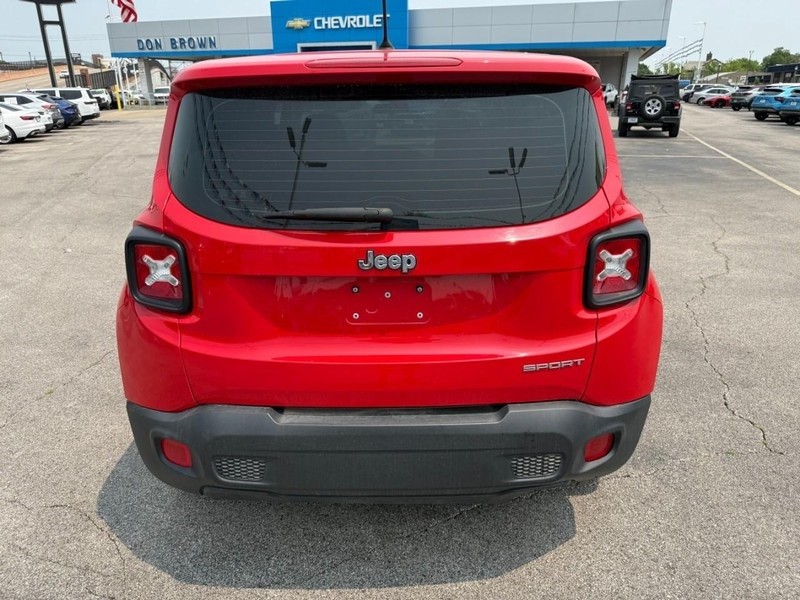 Jeep Renegade Vehicle Full-screen Gallery Image 14