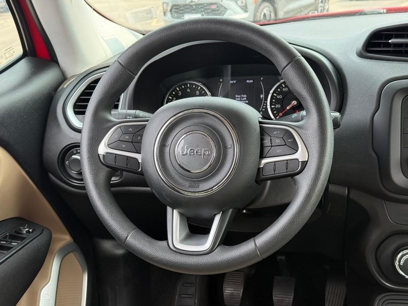 Jeep Renegade Vehicle Full-screen Gallery Image 19