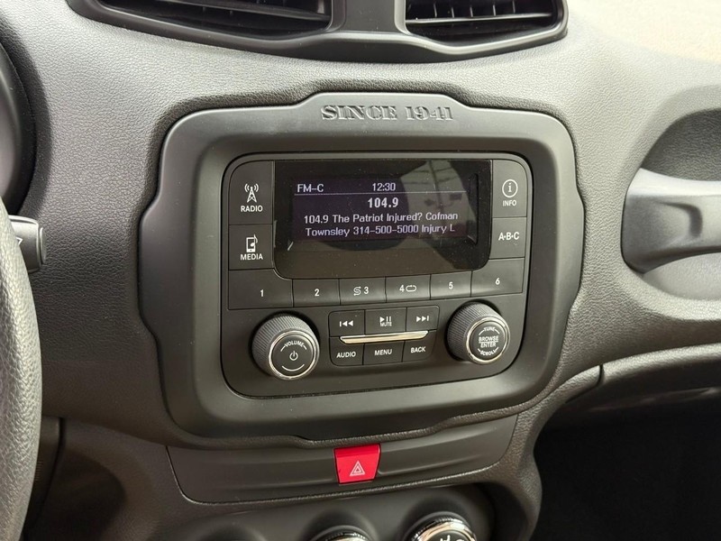 Jeep Renegade Vehicle Full-screen Gallery Image 29