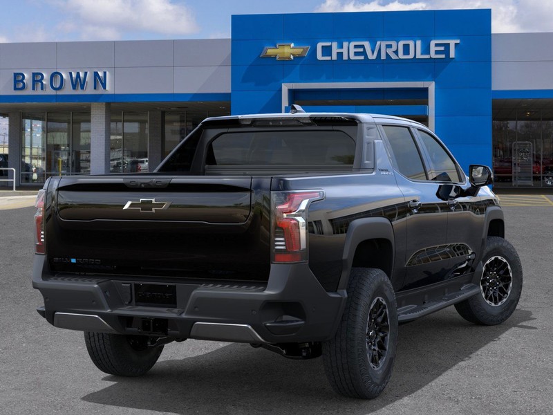 Chevrolet Silverado EV Vehicle Full-screen Gallery Image 4