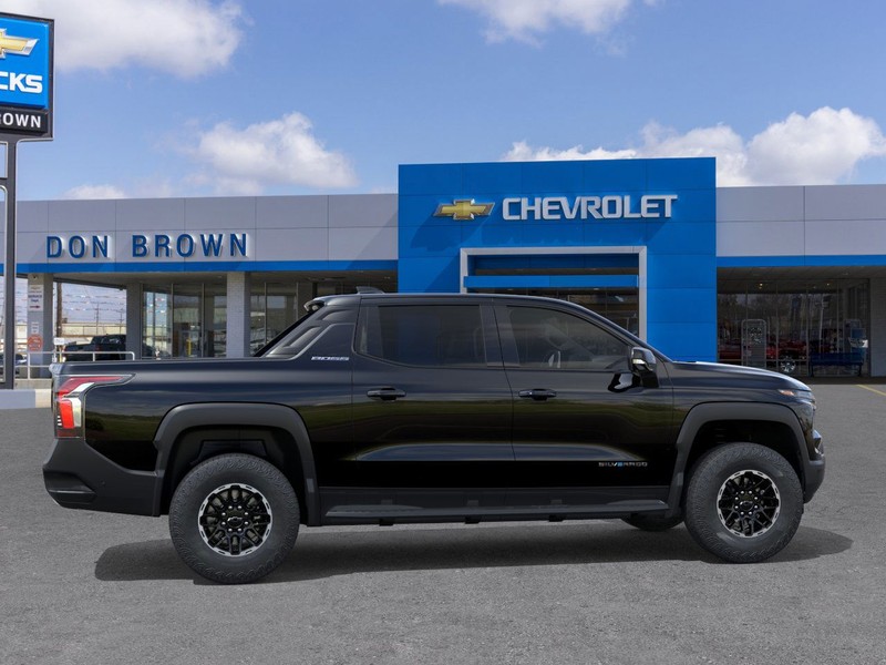 Chevrolet Silverado EV Vehicle Full-screen Gallery Image 5