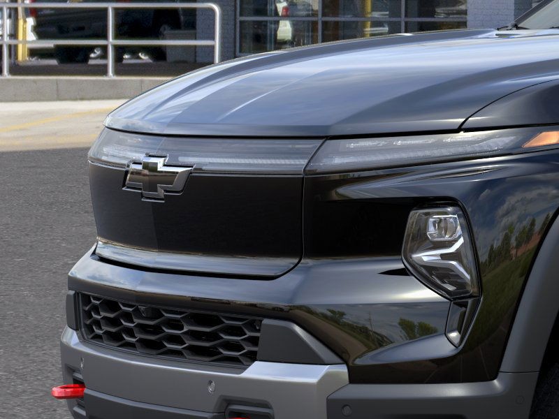 Chevrolet Silverado EV Vehicle Full-screen Gallery Image 13