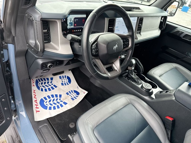 Ford Bronco Vehicle Full-screen Gallery Image 17