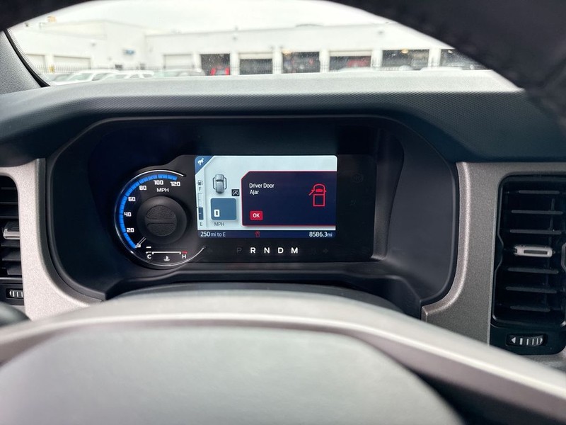 Ford Bronco Vehicle Full-screen Gallery Image 19