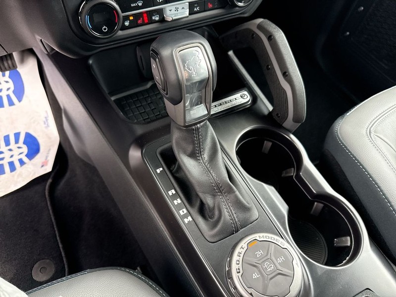 Ford Bronco Vehicle Full-screen Gallery Image 23