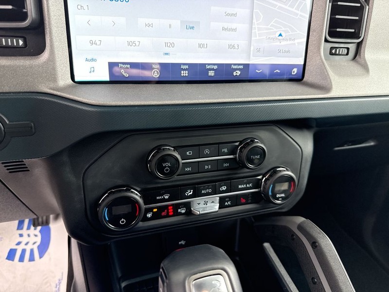 Ford Bronco Vehicle Full-screen Gallery Image 25