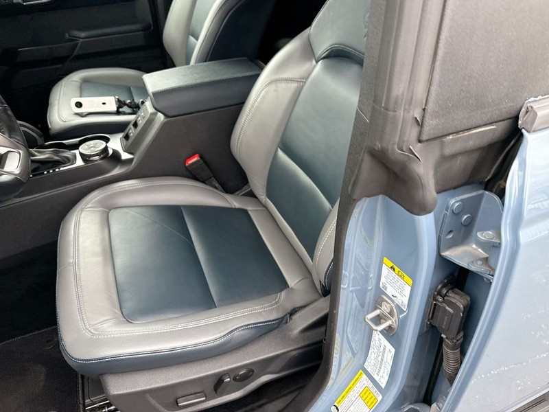 Ford Bronco Vehicle Full-screen Gallery Image 27