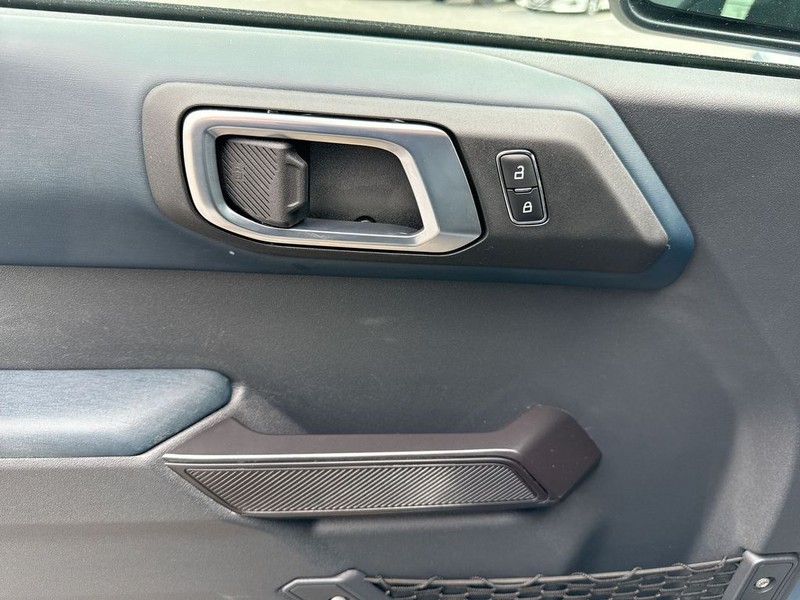 Ford Bronco Vehicle Full-screen Gallery Image 30