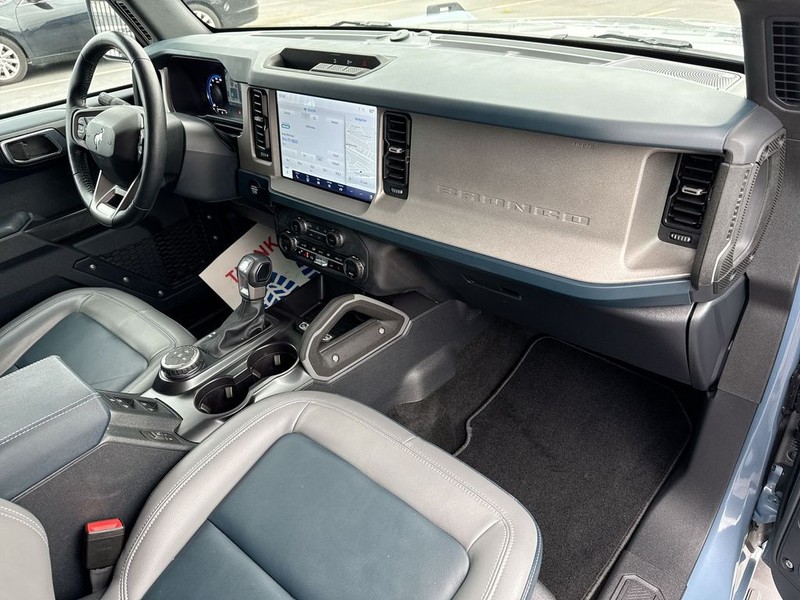 Ford Bronco Vehicle Full-screen Gallery Image 35