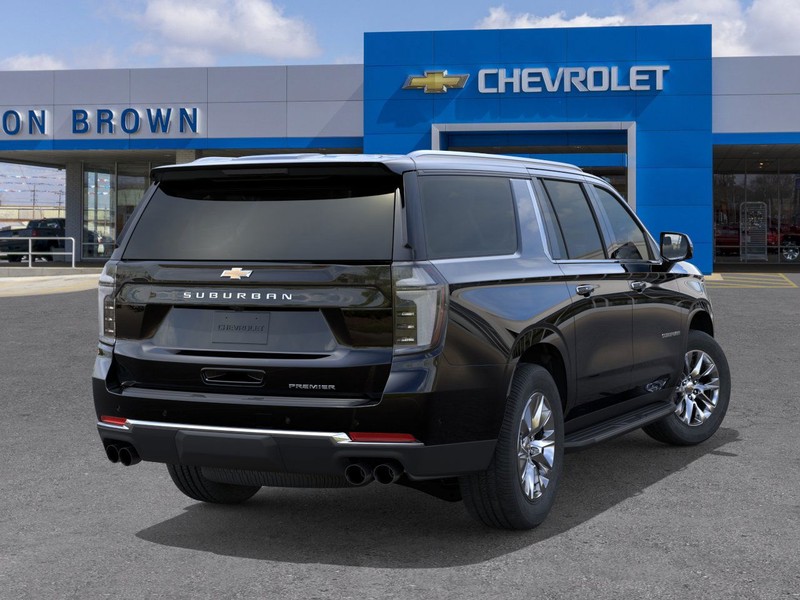 Chevrolet Suburban Vehicle Full-screen Gallery Image 4