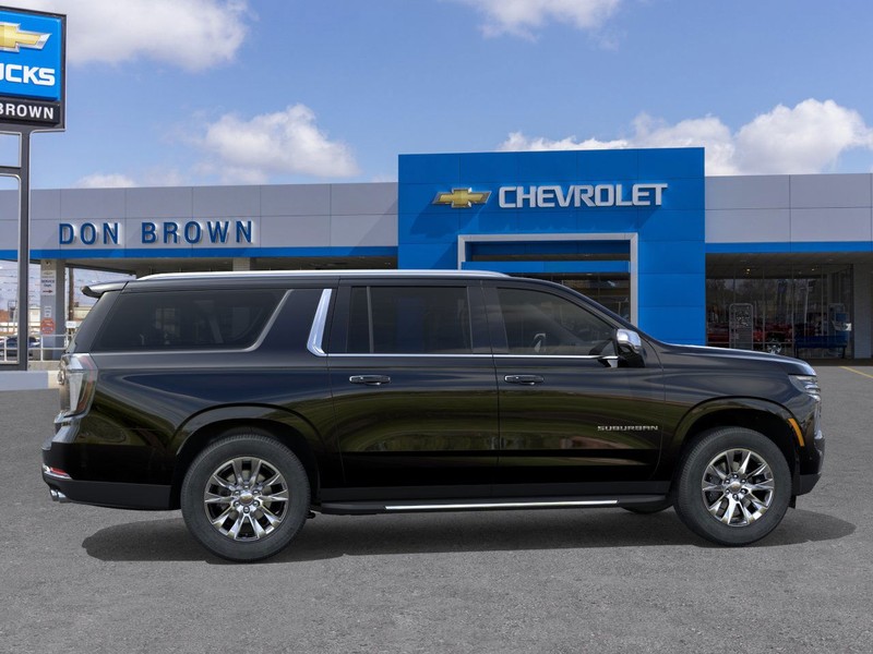 Chevrolet Suburban Vehicle Full-screen Gallery Image 5