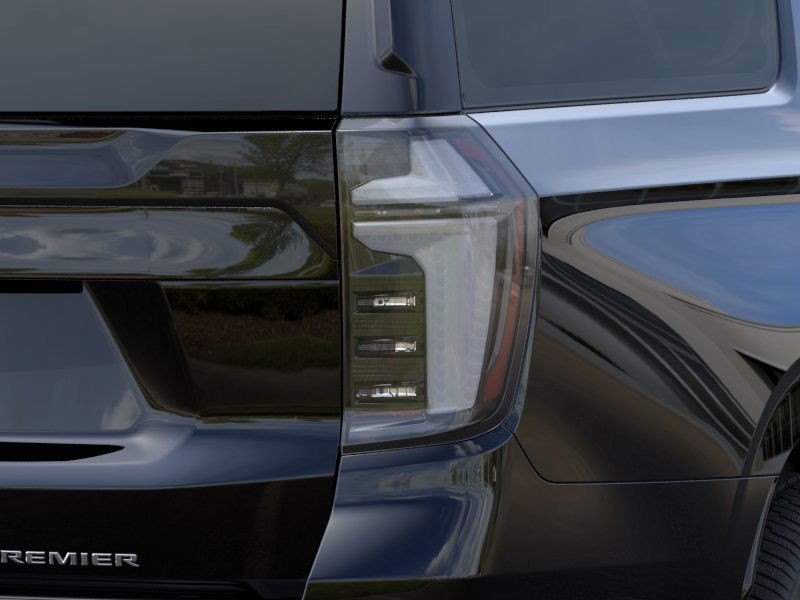 Chevrolet Suburban Vehicle Full-screen Gallery Image 11