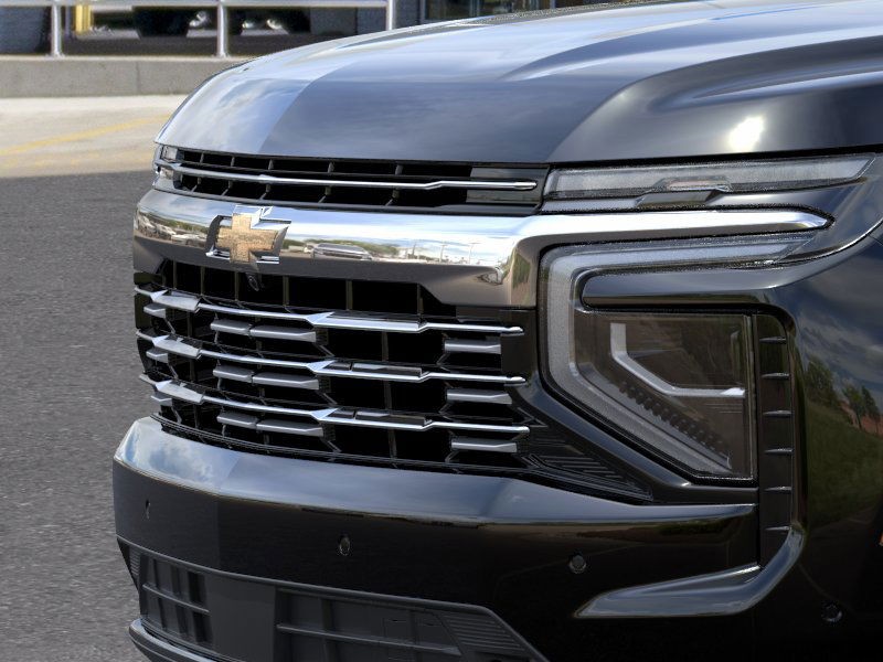 Chevrolet Suburban Vehicle Full-screen Gallery Image 13