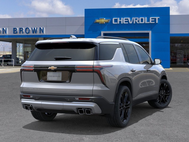 Chevrolet Traverse Vehicle Full-screen Gallery Image 4