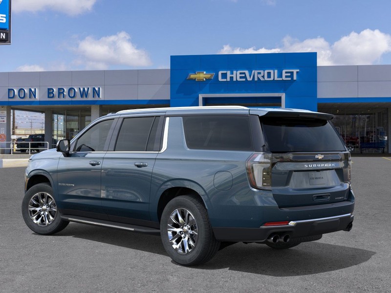 Chevrolet Suburban Vehicle Full-screen Gallery Image 3