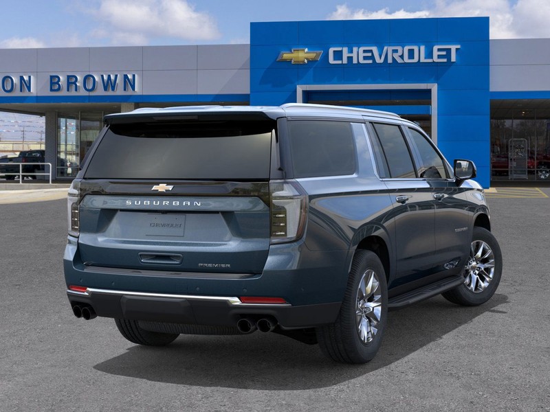 Chevrolet Suburban Vehicle Full-screen Gallery Image 4