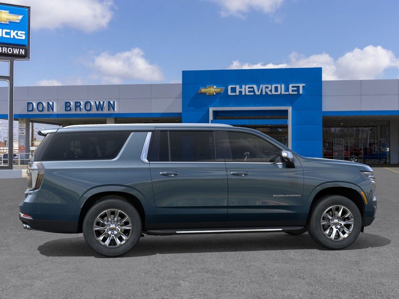 Chevrolet Suburban Vehicle Full-screen Gallery Image 5