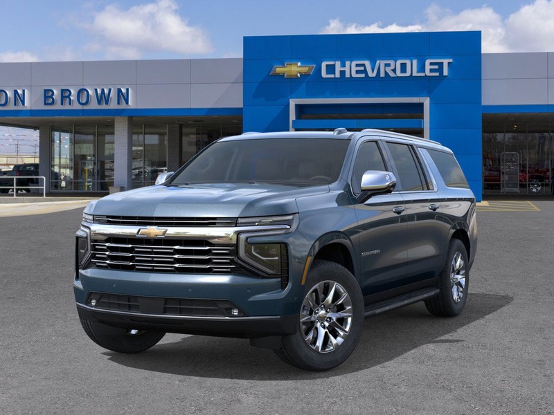 Chevrolet Suburban Vehicle Full-screen Gallery Image 6