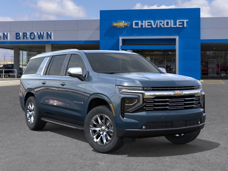 Chevrolet Suburban Vehicle Full-screen Gallery Image 7