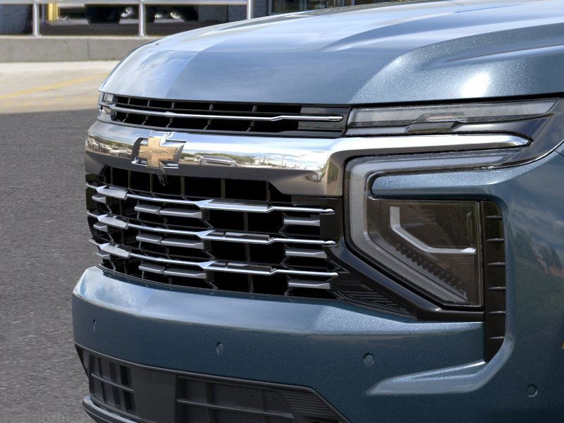 Chevrolet Suburban Vehicle Full-screen Gallery Image 13