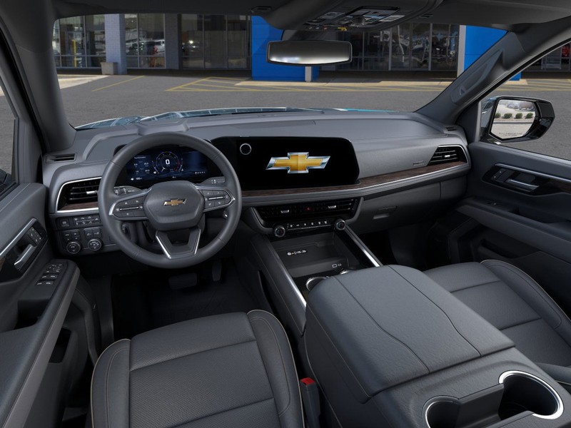 Chevrolet Suburban Vehicle Full-screen Gallery Image 15