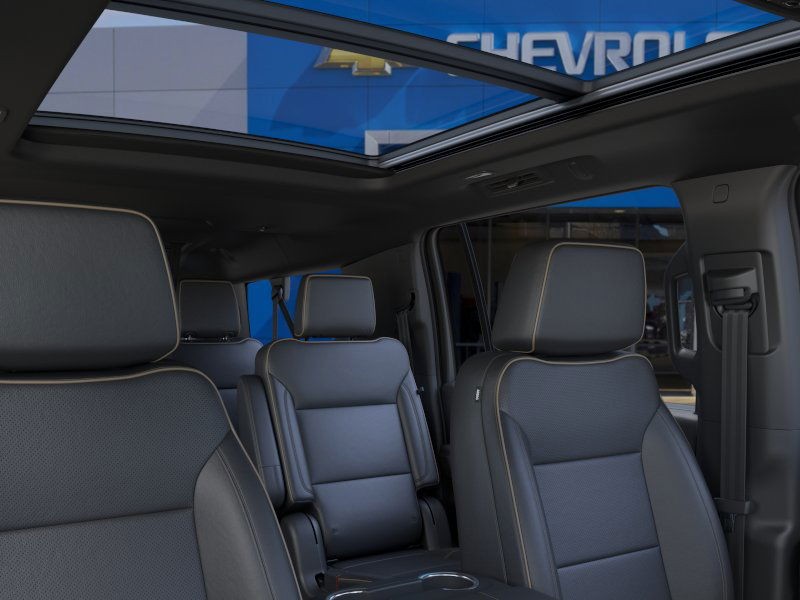 Chevrolet Suburban Vehicle Full-screen Gallery Image 24