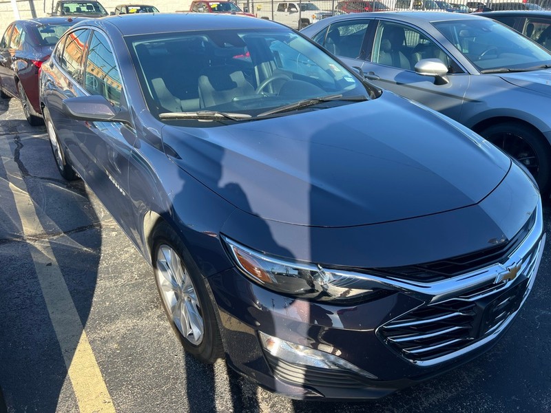 Chevrolet Malibu Vehicle Full-screen Gallery Image 02