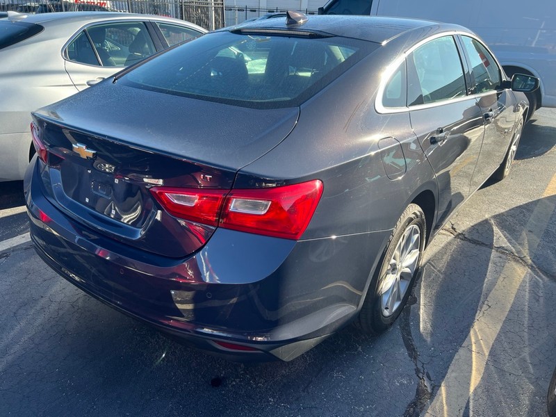 Chevrolet Malibu Vehicle Full-screen Gallery Image 04