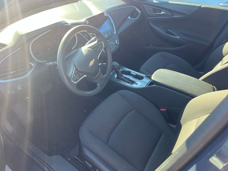 Chevrolet Malibu Vehicle Full-screen Gallery Image 05