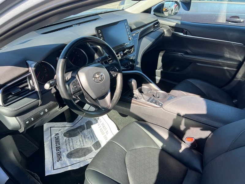 Toyota Camry Vehicle Full-screen Gallery Image 7