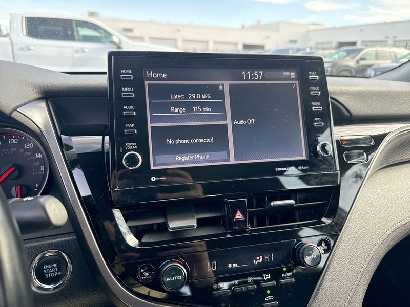 Toyota Camry Vehicle Full-screen Gallery Image 20