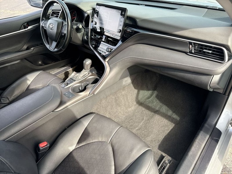 Toyota Camry Vehicle Full-screen Gallery Image 35