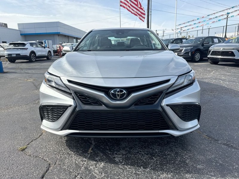 Toyota Camry Vehicle Full-screen Gallery Image 36