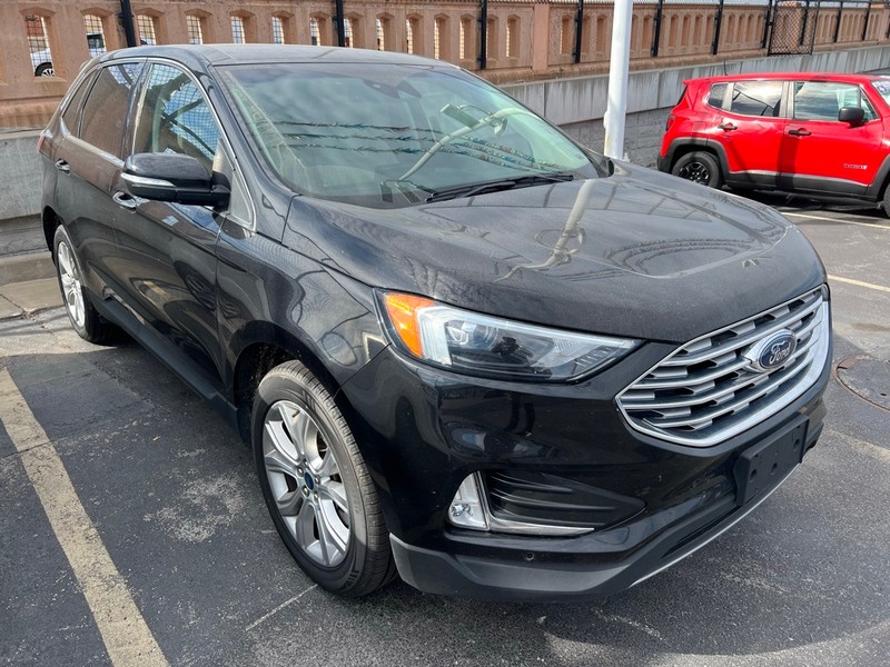 Ford Edge Vehicle Full-screen Gallery Image 3