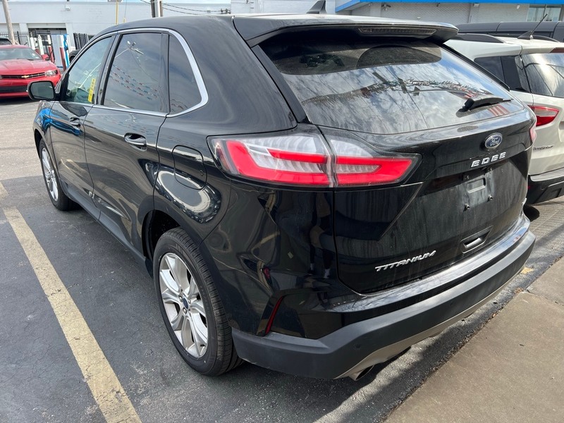 Ford Edge Vehicle Full-screen Gallery Image 4