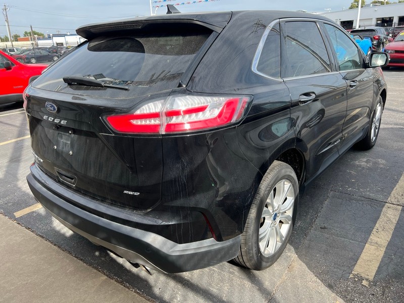 Ford Edge Vehicle Full-screen Gallery Image 6